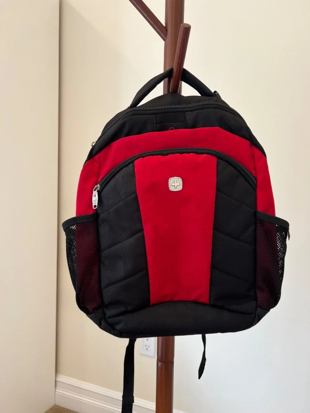 SwissGear Black & Red Laptop Backpack - Multi-Compartment Travel / School Bag